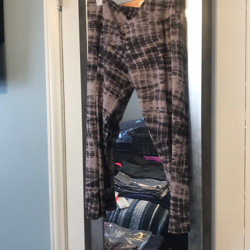 Onzie capri legging - size M/L